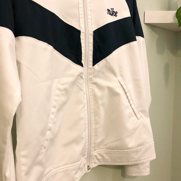 Nike jacket - Picture 2 of 5